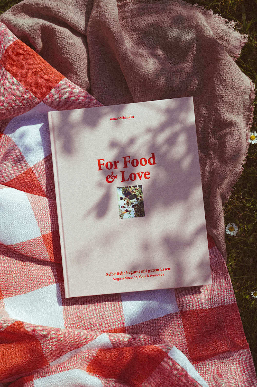 Preview: Cookbook & Coffee Table Book For Food & Love