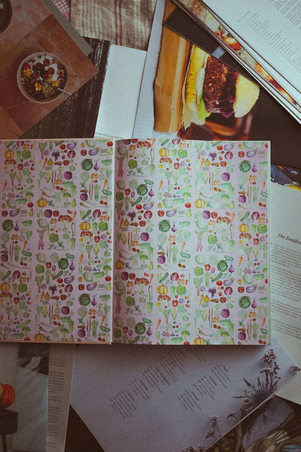 Preview: Cookbook & Coffee Table Book For Food & Love