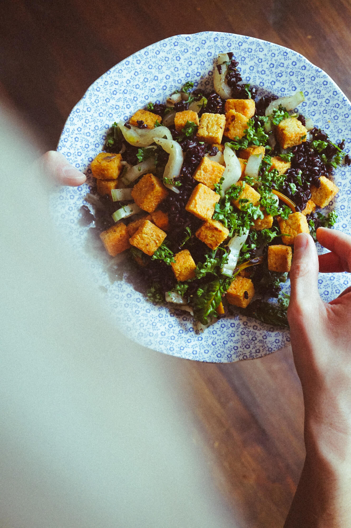 Warmer Reissalat für jede Saison