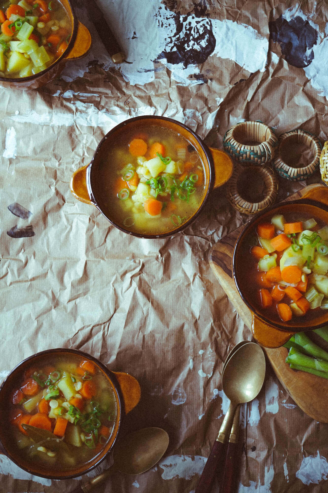 Ayurvedische klare Gemüsesuppe mit Dhal