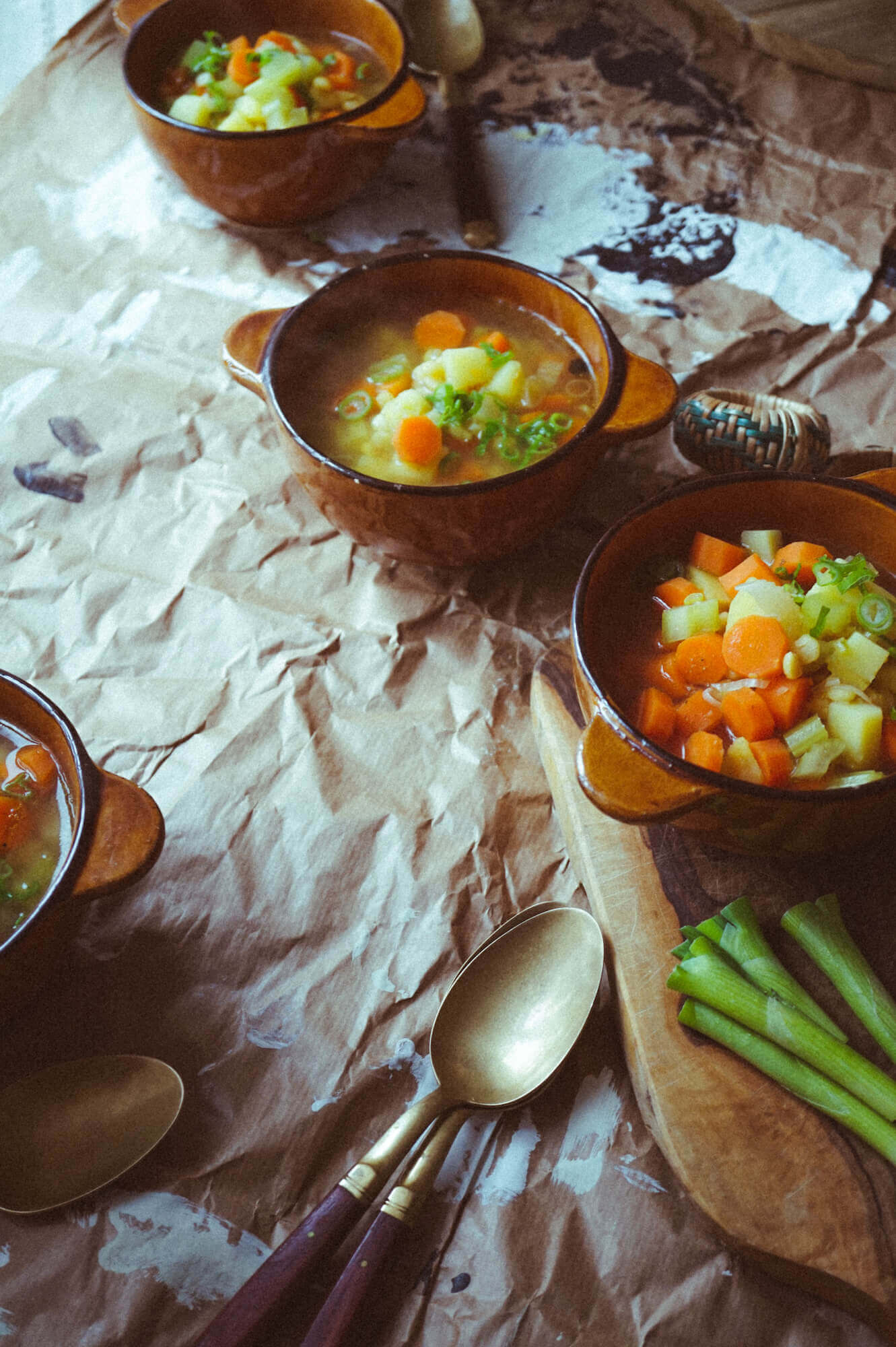 Ayurvedische klare Gemüsesuppe mit Dhal