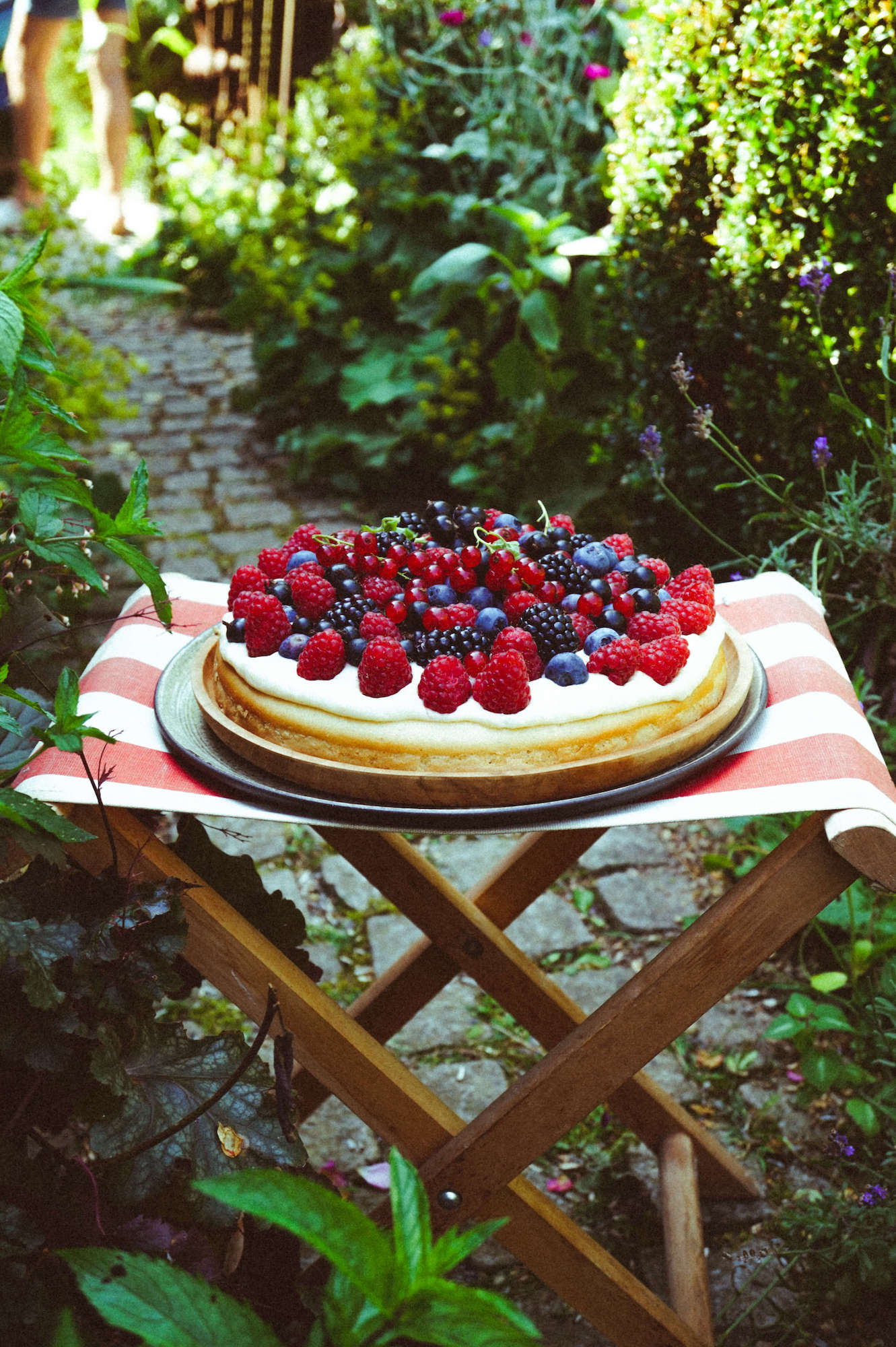 Vegane Biskuit-Beerentorte