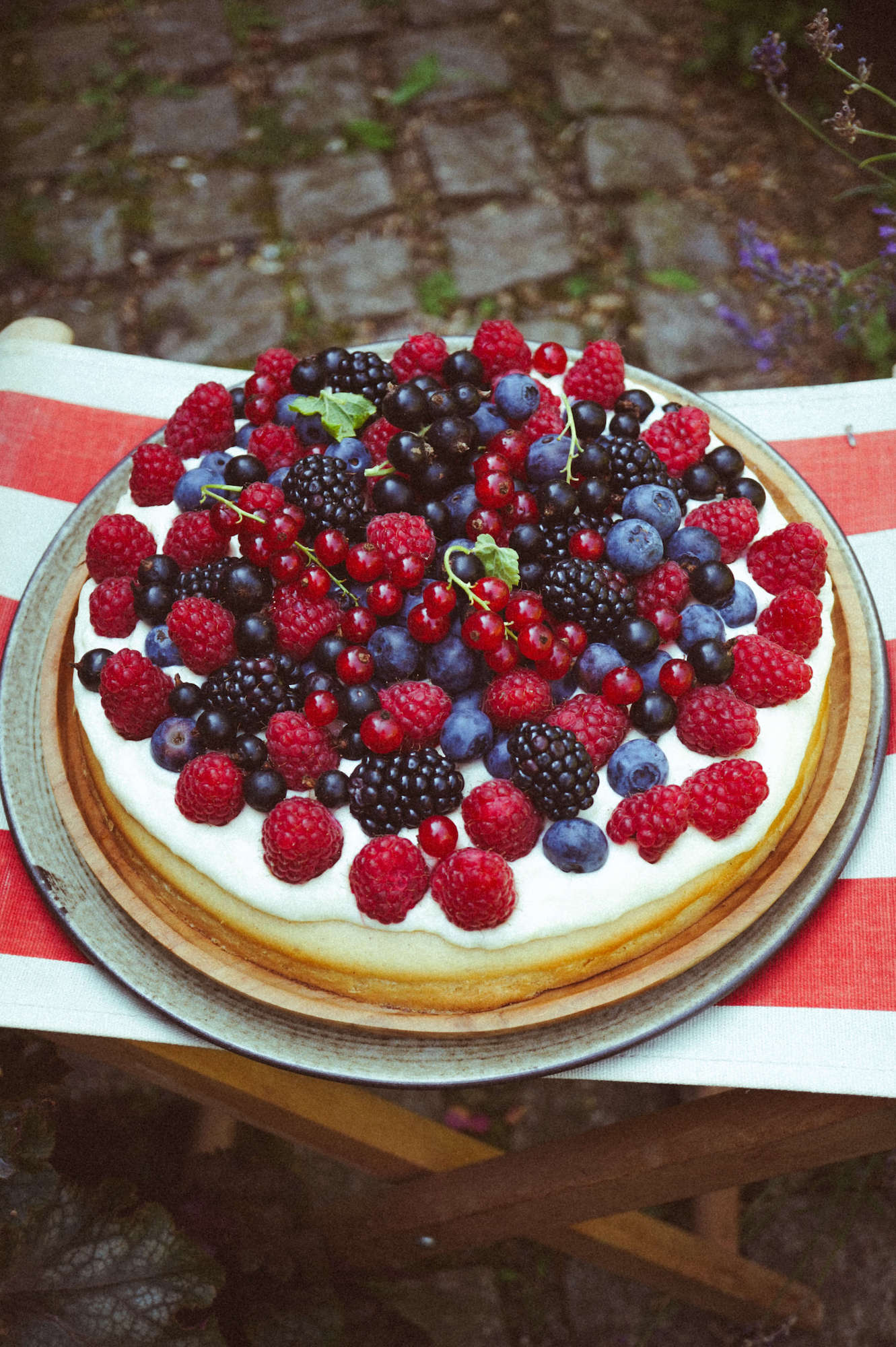 Vegane Biskuit-Beerentorte