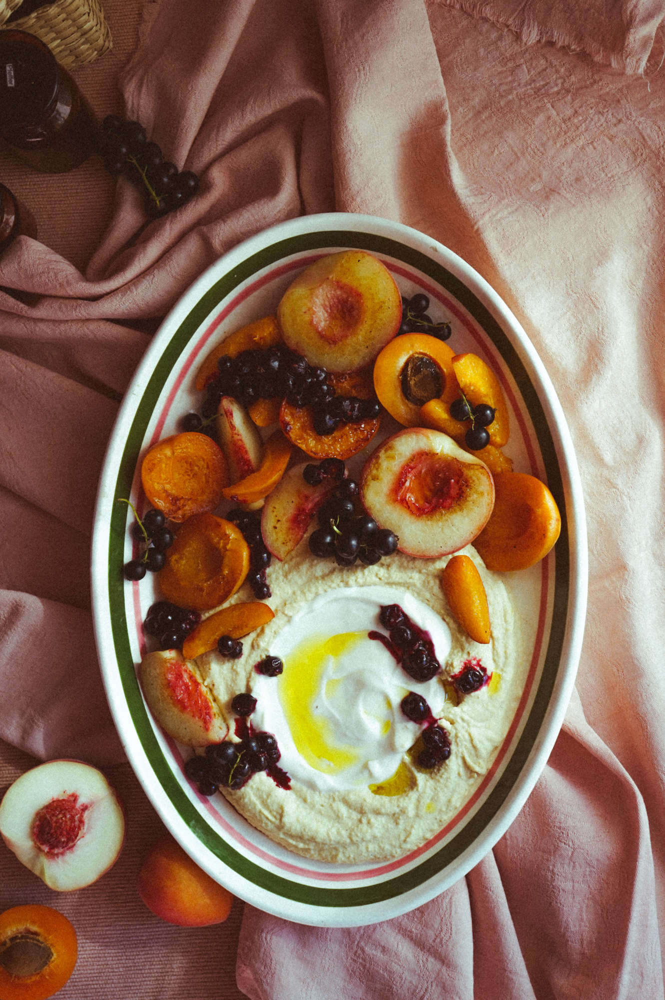 Sommerfrüchte mit Hummus